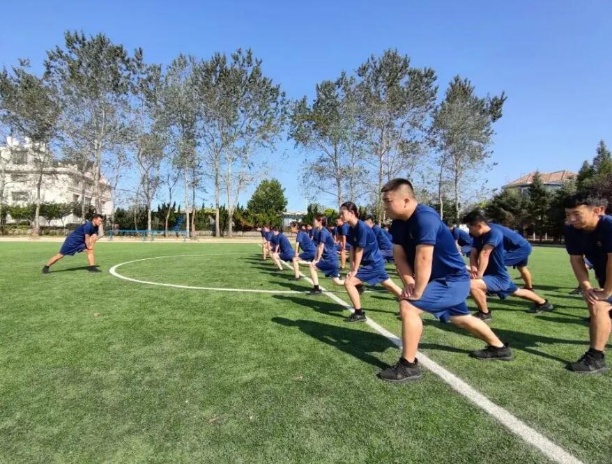 专职消防员在体能强化训练中，如何合理安排训练强度和频率？